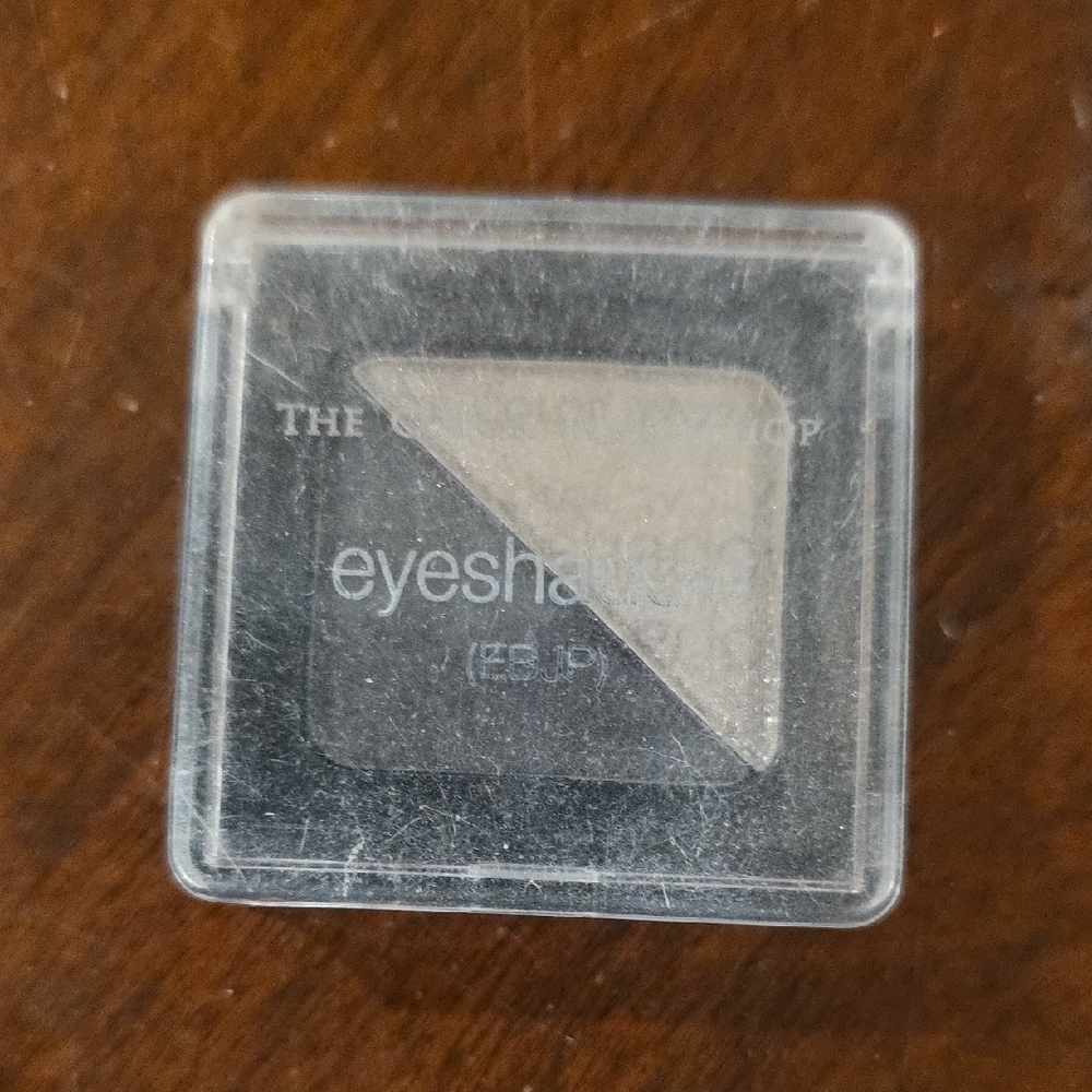 (J52) The Color Workshop Black and Gray Eyeshadow Duo - Picture 2 of 2